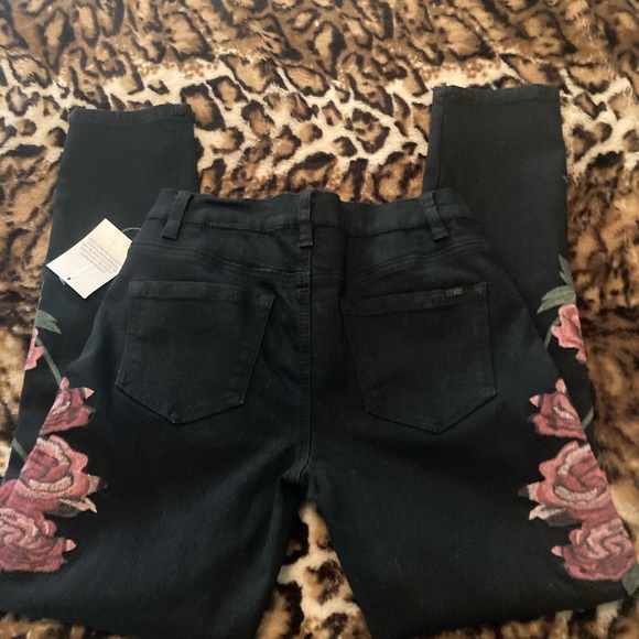 Black rose embroidered jeans - Picture 4 of 7